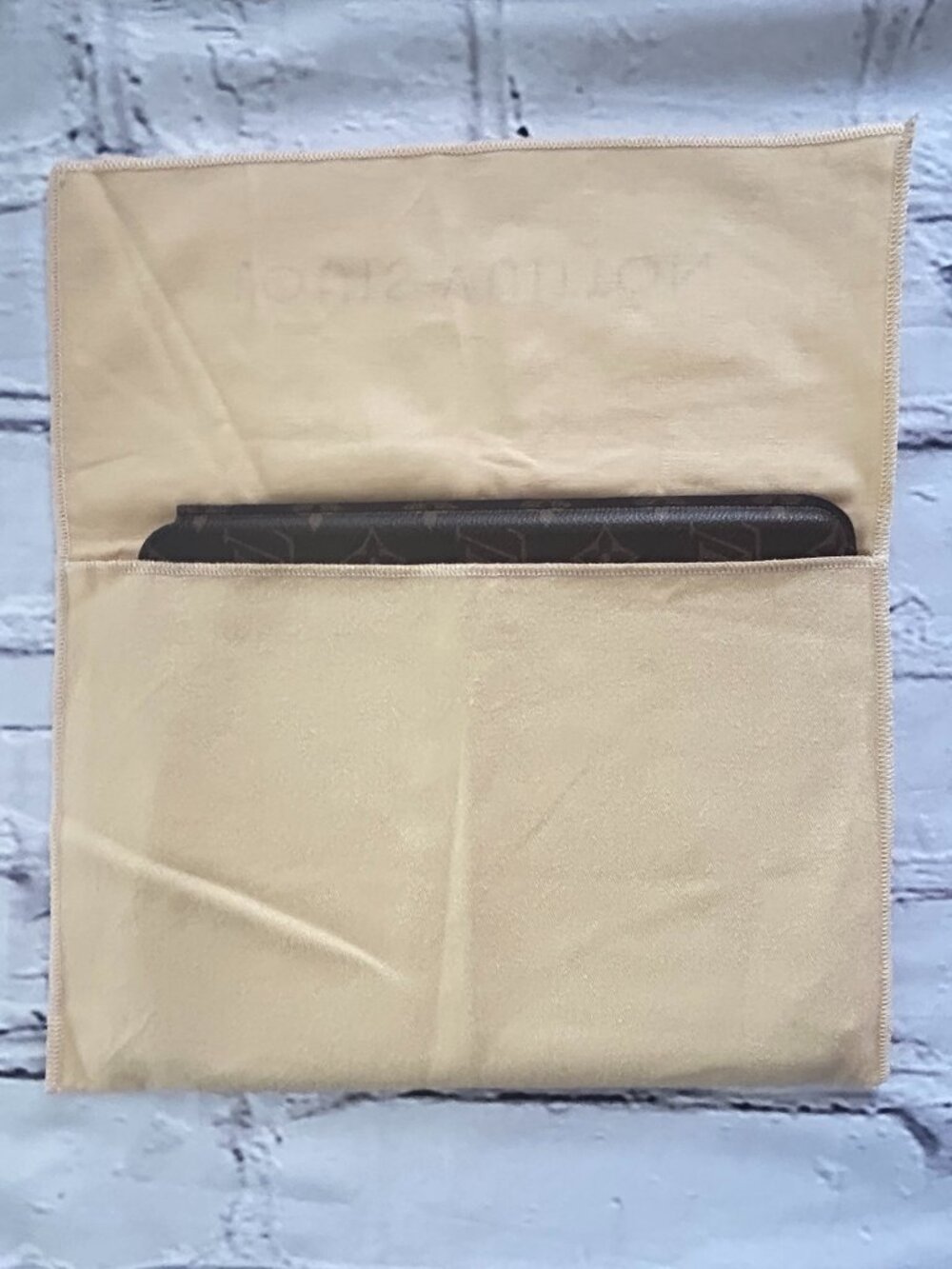 Louis Vuitton Monogram Canvas iPad Hard Case with Dust Bag - Picture 12 of 16